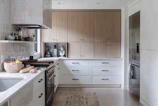 Wall Colors That Go Best with White Kitchen Cabinets in Omaha, NE