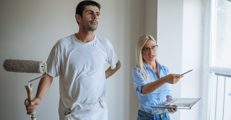 Homeowner talking with a painter in Omaha, NE.