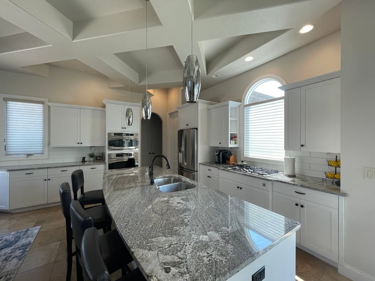 4 Types of Omaha Cabinet Refinishing Contractors & Their Processes