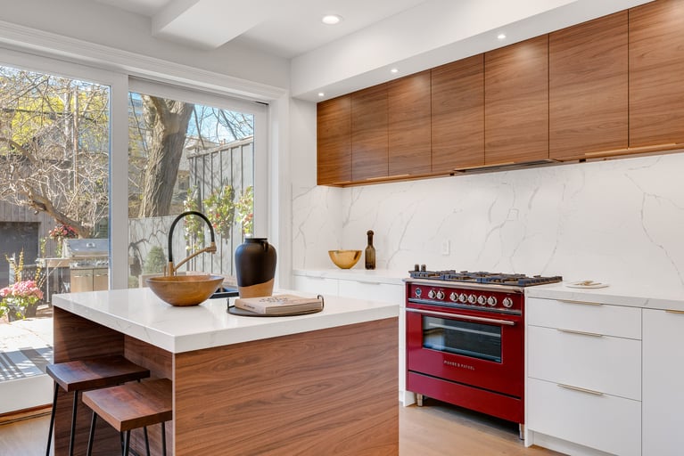 Best Paint Colors That Go With Oak Wood Cabinets in Omaha, NE
