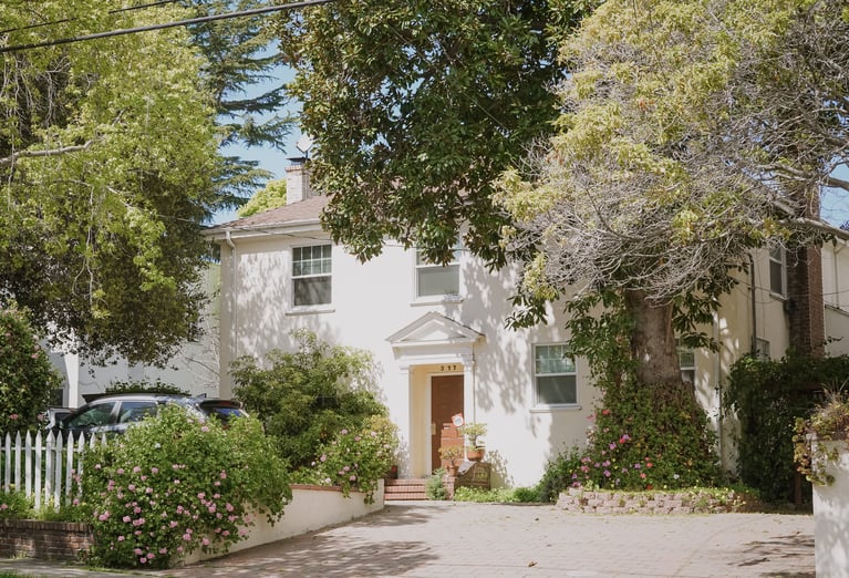 Best White Exterior Paint Colors in Omaha, NE